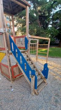 Vandalizem na otroškem igrišču (4)